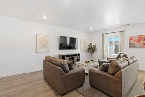 Télévision, table de tennis de table