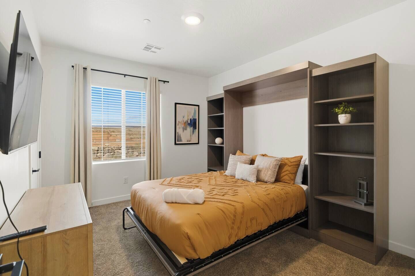 Strykjärn/strykbräda, resesäng, wi-fi och sängkläder