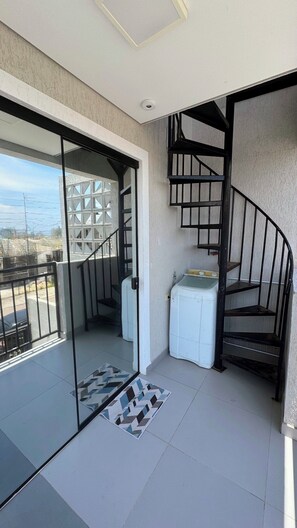 Interior - Full studio apartment, suitable for singles or couples. (Curitiba)