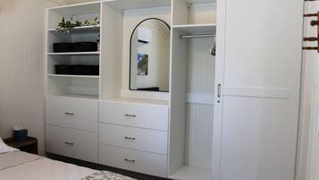 1 bedroom, desk, iron/ironing board, free WiFi