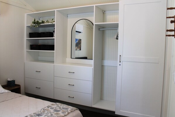 1 bedroom, desk, iron/ironing board, free WiFi