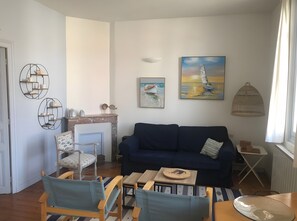 Televisor i taula de tennis de taula 