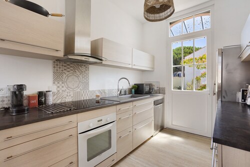 Detached House, 4 Bedrooms, 100m from Beach, Enclosed Garden