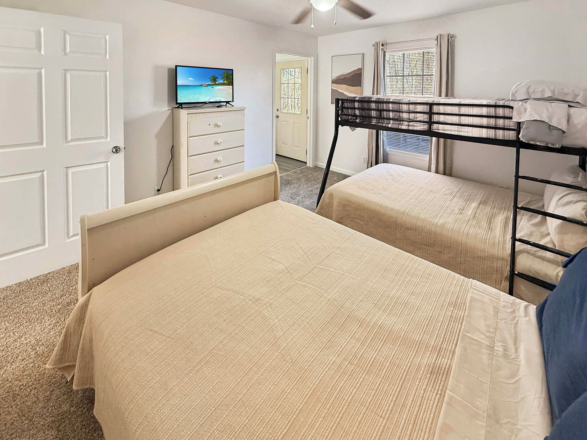 2 slaapkamers, een strijkplank/strijkijzer, wifi, beddengoed