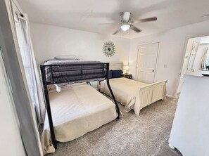 2 dormitoris, planxa i posts de planxar, wifi i roba de llit 