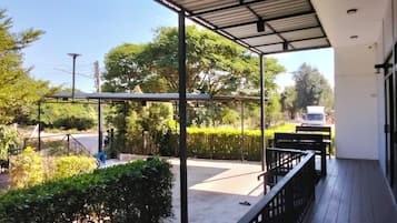 Hus – basic, kjæledyr tillatt, dalutsikt | Terrasse/patio