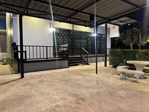 ด้านหน้าที่พัก