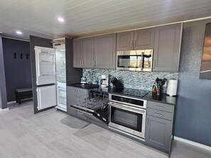 Fridge, microwave, oven, stovetop - Open and Spacious Condo with Exquisite Views! (Colorado Springs)