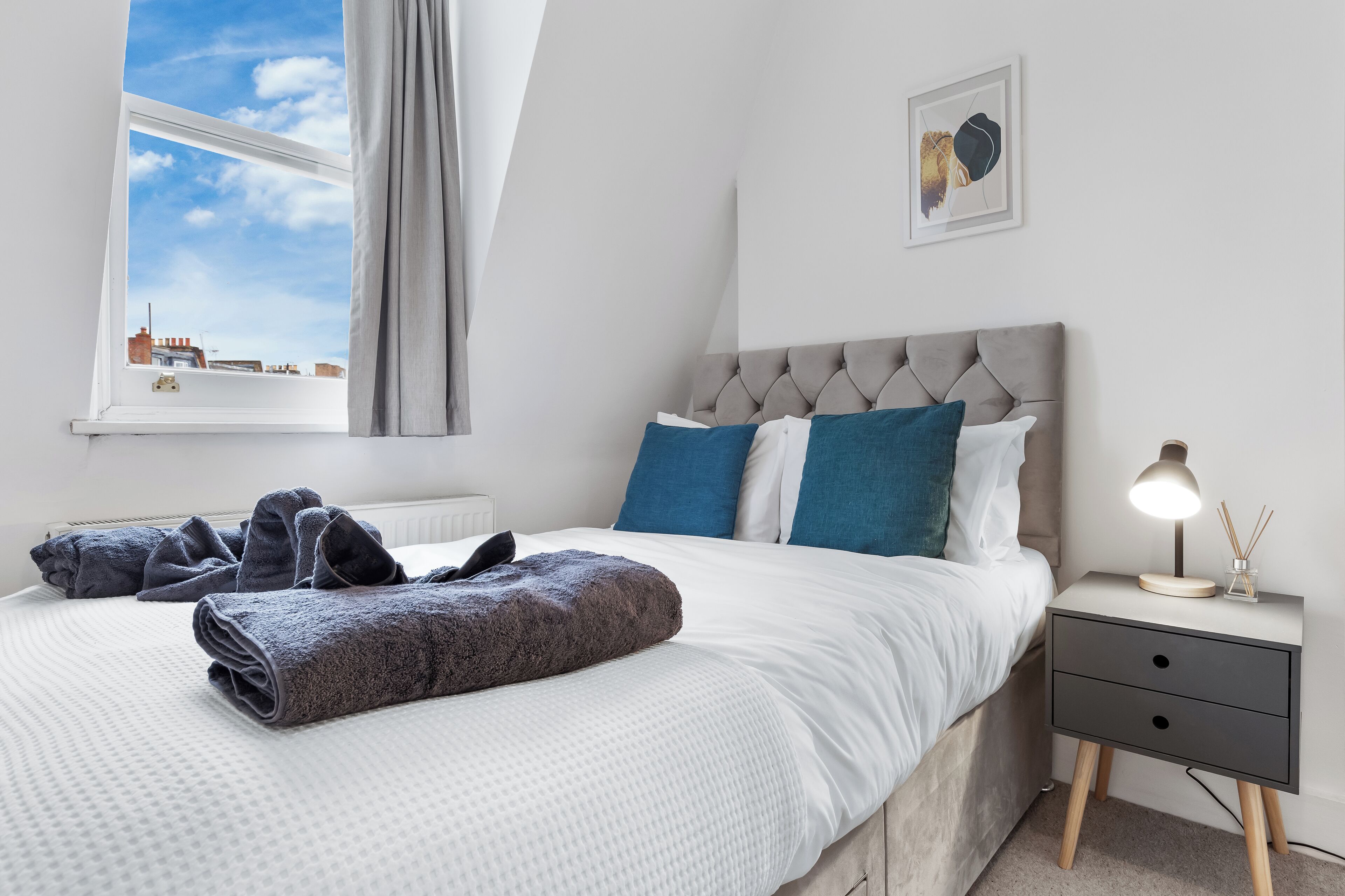 2 bedrooms, iron/ironing board, WiFi, bed sheets