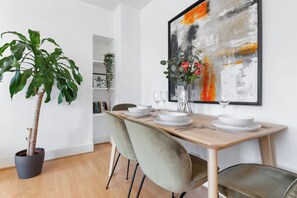 Dining - Kensington Apartments - Perfect for Long Stays 20% Off (London)