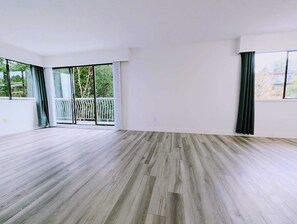 Interior - Modern & Top Floor 1 Bedroom Suite with Parking (North Vancouver)