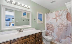Shower, hair dryer, towels - Dogs, Boat Parking, Beach Access | Sunflower Hello (Port Aransas)