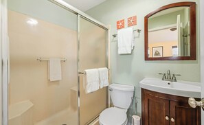Shower, hair dryer, towels - Dogs, Boat Parking, Beach Access | Sunflower Hello (Port Aransas)