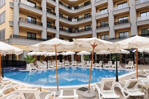 Seasonal outdoor pool, open 9:00 AM to 6:00 PM, sun loungers - FAFA Sun Hotel (Golem)