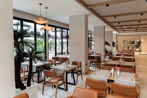 Restaurant - FAFA Sun Hotel (Golem)