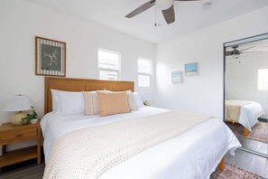 1 bedroom, iron/ironing board, travel cot, WiFi - Boho Chic Retreat - Steps to Beach & Belmont Park! (San Diego)