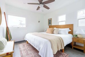 1 bedroom, iron/ironing board, travel cot, WiFi - Boho Chic Retreat - Steps to Beach & Belmont Park! (San Diego)