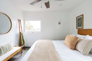 1 bedroom, iron/ironing board, travel cot, WiFi - Boho Chic Retreat - Steps to Beach & Belmont Park! (San Diego)