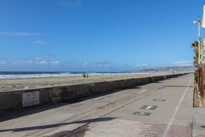 Beach nearby - Amazing Location! Chic Apt Steps to Beach & Cafes! (San Diego)