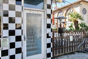 Exterior detail - Amazing Location! Chic Apt Steps to Beach & Cafes! (San Diego)