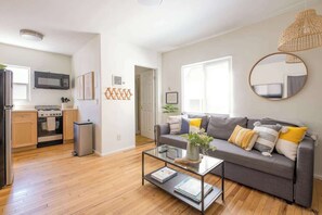 TV, offices - Central Apt | Steps to Beach & Belmont Park | AC! (San Diego)