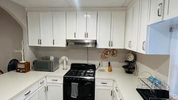 Coffee/tea maker, microwave, oven, stovetop
