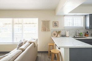 Interior - Unbeatable Location | Chic 1BR Apt | Walk to Beach (San Diego)