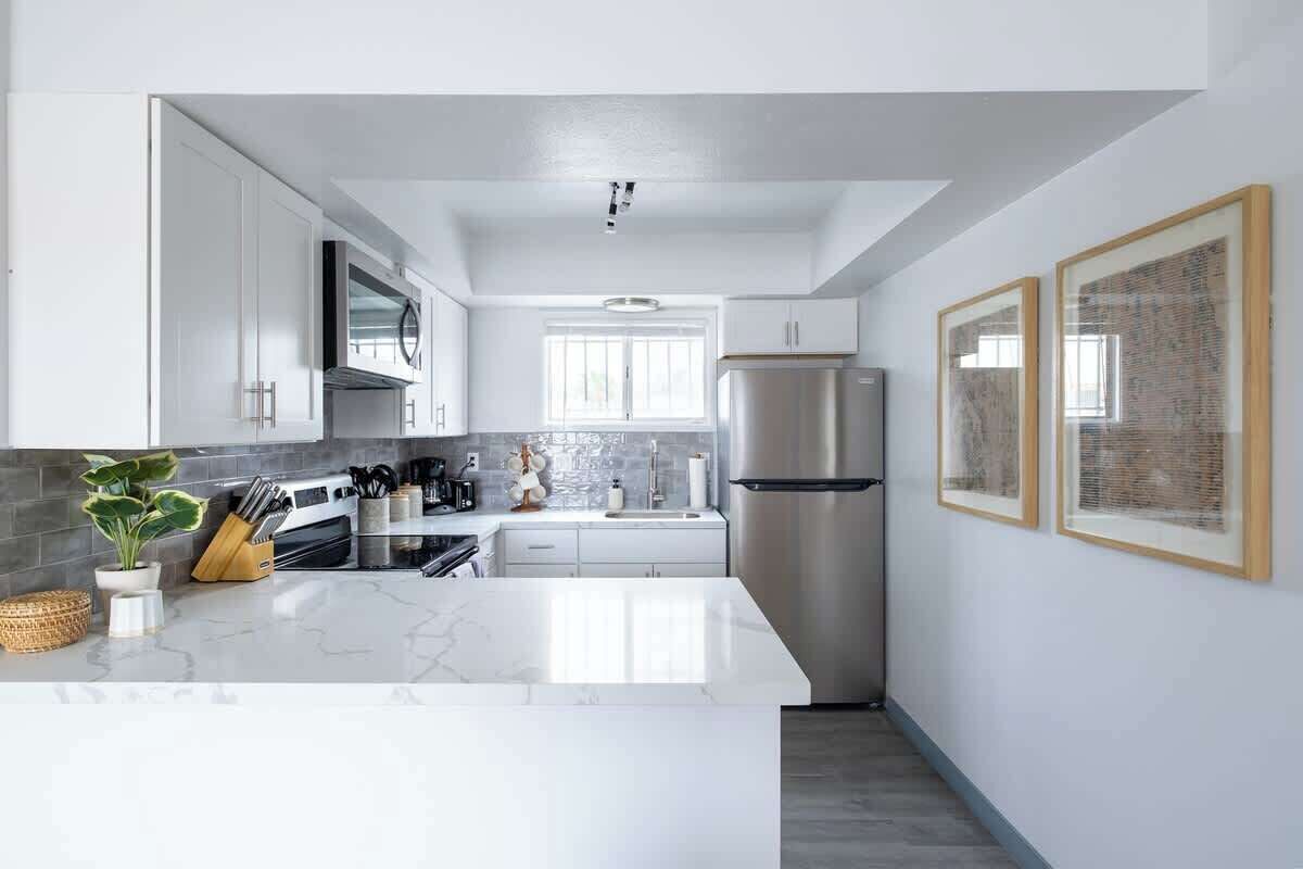 Frigorifero, microonde, forno, piano cottura