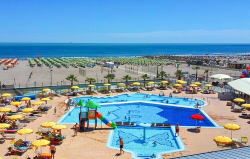 Gorgeous apartment in Rosolina with swimming pool