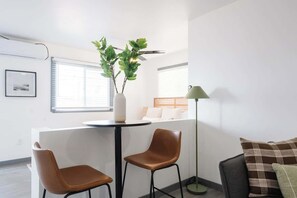 Interior - Central, Stylish & Walkable Studio w/Parking in OB (San Diego)