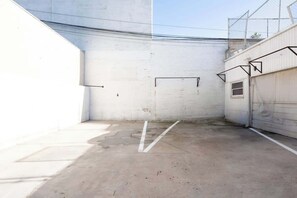 Property grounds - Stylish & Comfy near Beach & Pier ~ Balcony ~ Pkg! (San Diego)