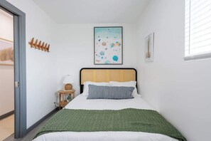 1 chambre, fer et planche à repasser, lit parapluie, Wi-Fi