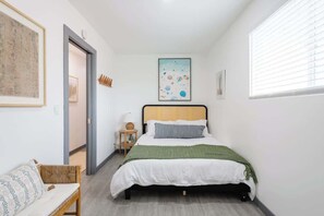 1 bedroom, iron/ironing board, travel cot, WiFi - Super Central Retreat | Steps to Everything! (San Diego)