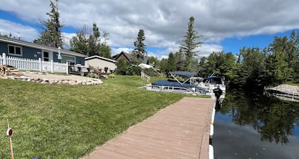 Canal-Front 3 Bedroom House with boat docking in Indian River