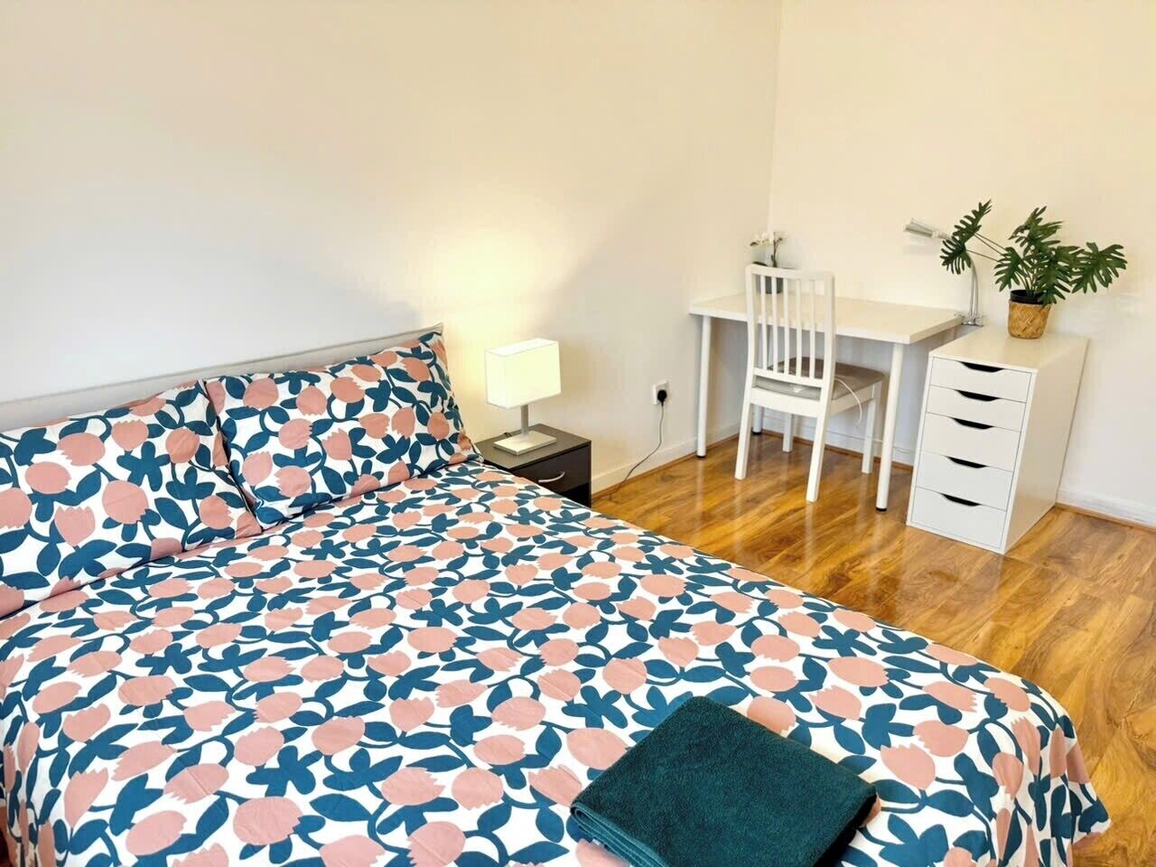 3 camere, una scrivania, Wi-Fi gratuito, lenzuola