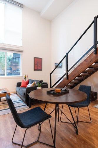 Chic Loft in Wallingford