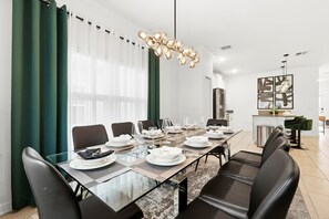 Dining - Private Family Oasis in ChampionsGate (Davenport)