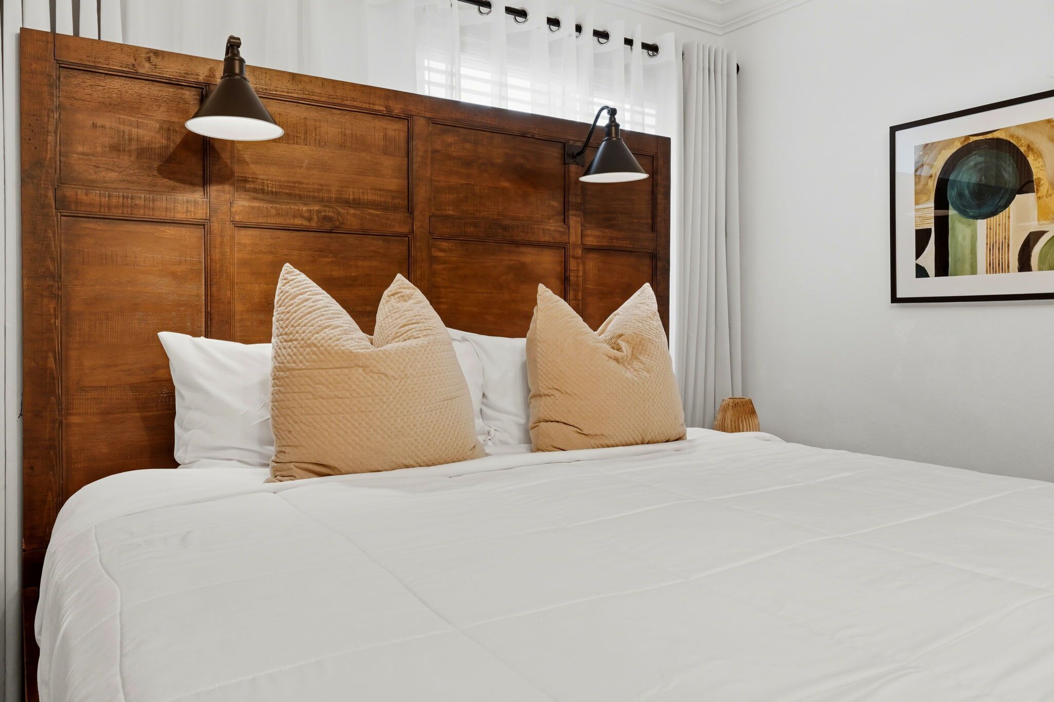 Desk, iron/ironing board, travel cot, WiFi