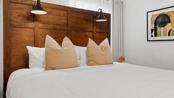 Desk, iron/ironing board, travel cot, WiFi