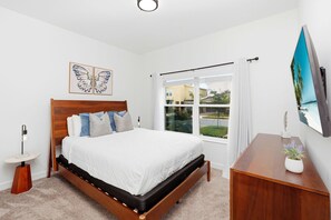 Desk, iron/ironing board, travel cot, WiFi - Private Family Oasis in ChampionsGate (Davenport)