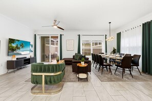 テレビ、書斎 / ワークスペース