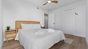 Fer et planche Ă repasser, lit parapluie, Wi-Fi, draps fournis