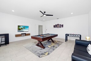Games room - Spacious villa, pool & Disney escape (Kissimmee)