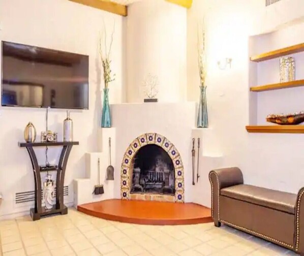 Interior - Pool House in Exclusive Sam Hughes Neighborhood (Tucson)