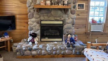 Smart TV, fireplace