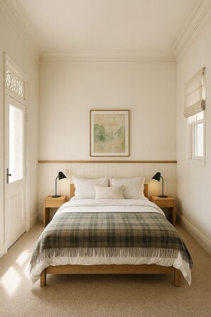 Een kluis op de kamer, een bureau, een laptopwerkplek