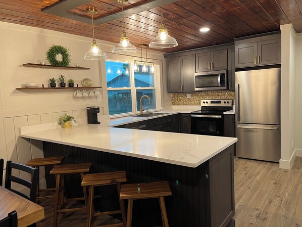 Private kitchen - Nice 2-bedroom house with AC in charming Kissimmee (Kissimmee)