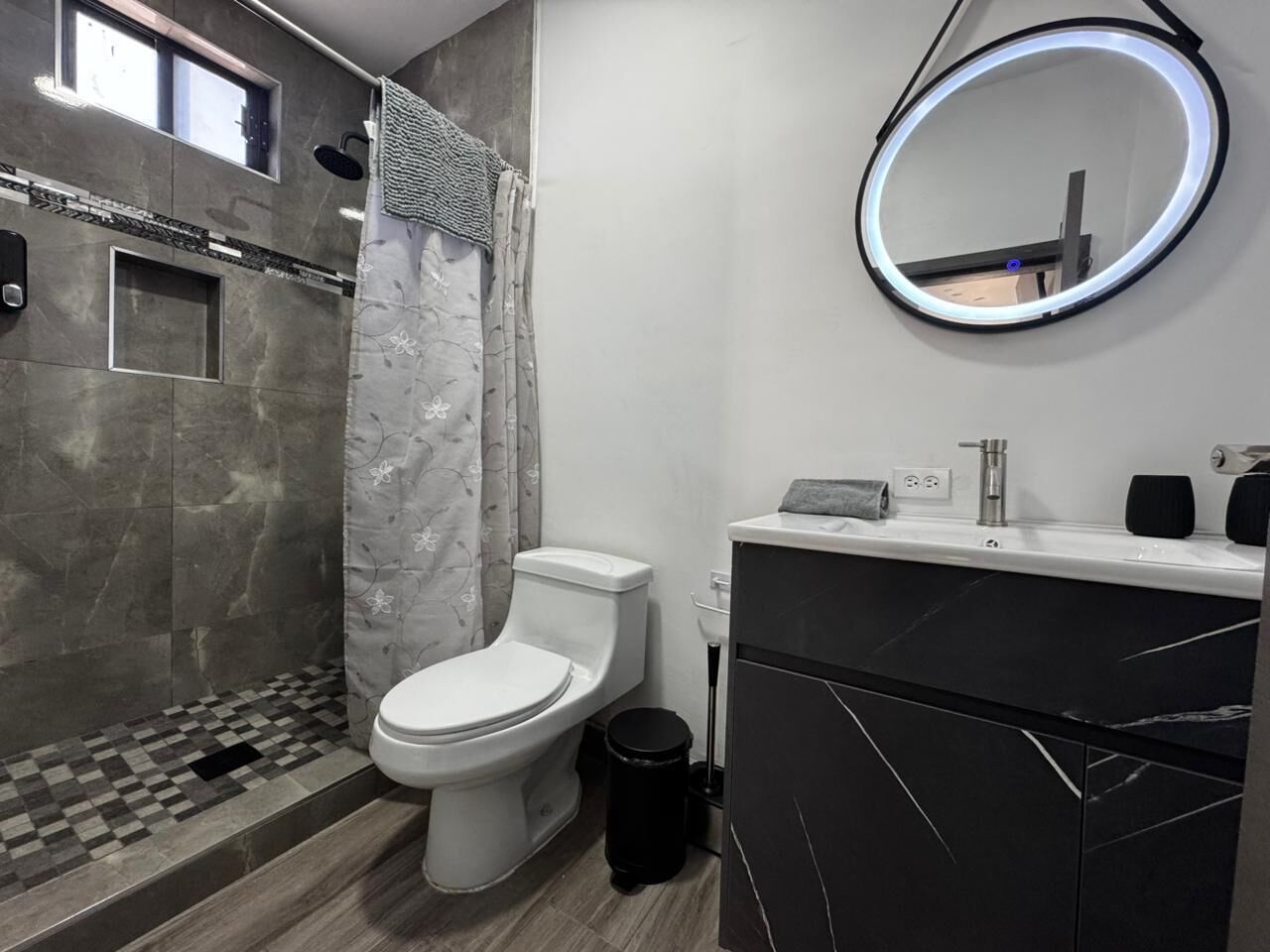 Handtücher, Seife, Toilettenpapier