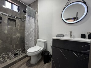 Handtücher, Seife, Toilettenpapier