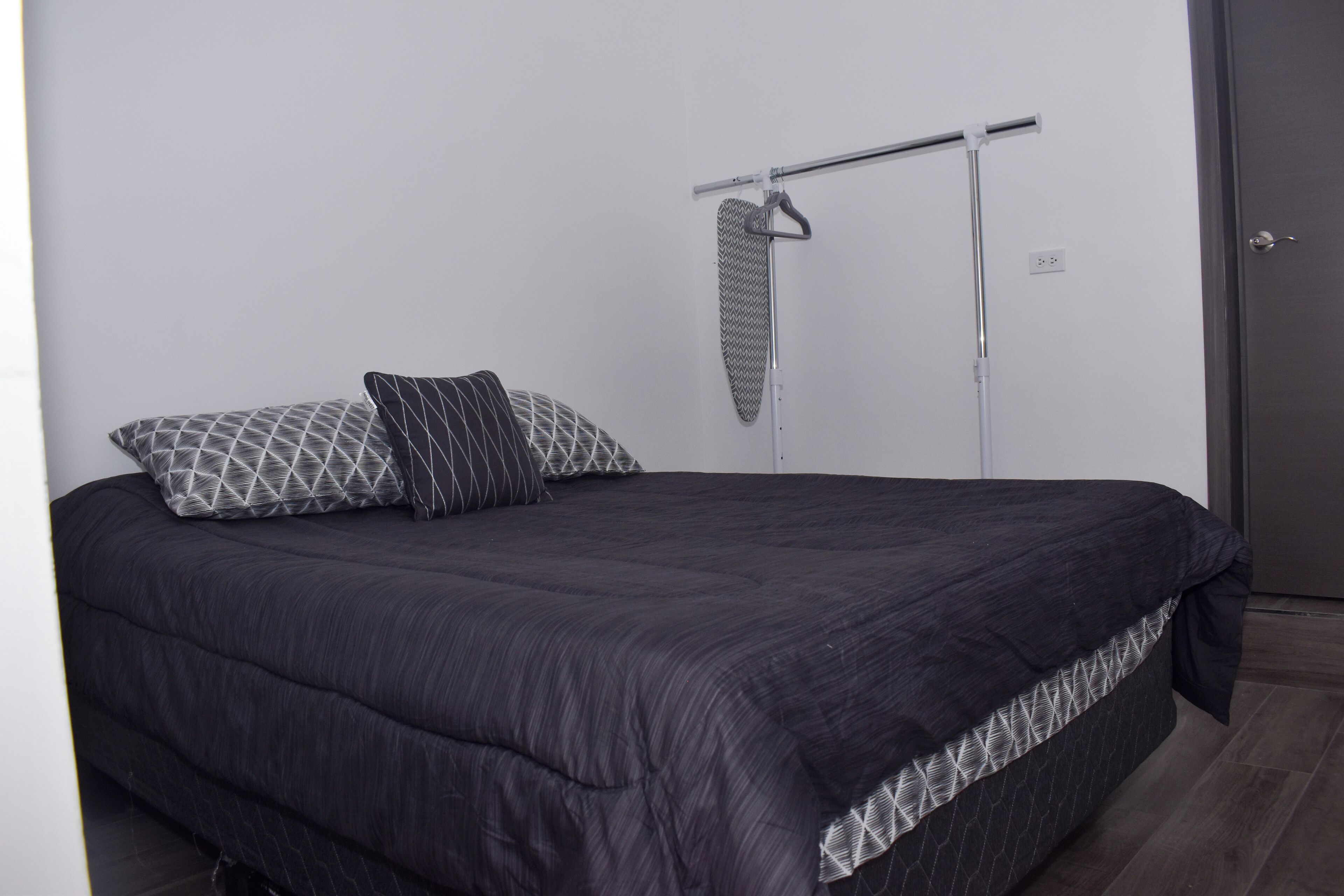 1 bedroom, iron/ironing board, internet, bed sheets